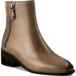 Botki MARC O'POLO - 707 14166101 101 Taupe 717. Brązowe botki damskie na obcasie marki Marc O'Polo, ze skóry. W wyprzedaży za 439,00 zł.