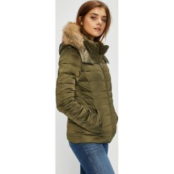 Calvin Klein Jeans - Kurtka puchowa. Białe kurtki damskie marki Calvin Klein Jeans, s, bez wzorów, z poliesteru, krótkie, bez kaptura. W wyprzedaży za 649,90 zł.