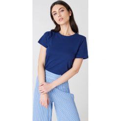NA-KD Basic T-shirt basic - Blue,Navy. Niebieskie t-shirty damskie NA-KD Basic, z bawełny, z okrągłym kołnierzem. Za 52,95 zł.