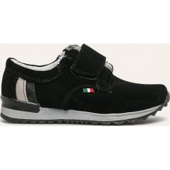 Kornecki - Buty dziecięce. Czarne trampki chłopięce Kornecki, bez wzorów, ze skóry, sportowe, z okrągłym noskiem, bez zapięcia. Za 149,90 zł.