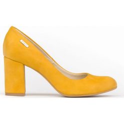 Klasyczne czółenka na słupku - skóra naturalna - model 042 - kolor żółty. Żółte czółenka damskie Zapato, na co dzień, bez wzorów, z jeansu, z okrągłym noskiem, bez obcasa, na obcasie. Za 319,00 zł.
