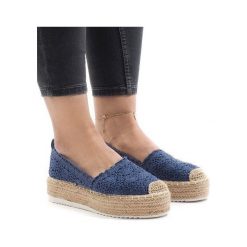 Niebieskie trampki espadryle na platformie 7801-P. Niebieskie espadryle damskie ButyModne, w koronkowe wzory, z tkaniny, bez obcasa, na platformie. Za 84,99 zł.