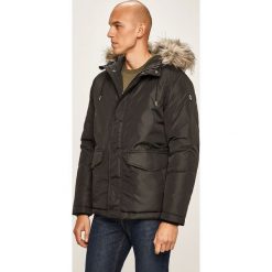 Pepe Jeans - Kurtka puchowa Howard. Czarne płaszcze męskie Pepe Jeans, s, bez wzorów, z poliesteru, krótkie, z kapturem. W wyprzedaży za 849,90 zł.