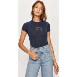 Tommy Jeans - T-shirt. Niebieskie bluzki damskie Tommy Jeans, s, z nadrukiem, z elastanu, casualowe, z okrągłym kołnierzem, z krótkim rękawem. Za 159,90 zł.