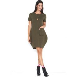 Khaki Dzianinowa Sukienka w Sportowym Stylu z Kieszenią. Brązowe sukienki damskie Molly.pl, na co dzień, s, bez wzorów, z dzianiny, sportowe, z okrągłym kołnierzem, z krótkim rękawem, krótkie, mini, proste. Za 139,90 zł.