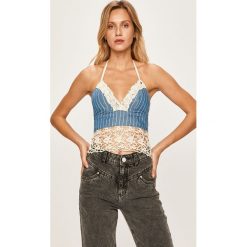 Guess Jeans - Top. Niebieskie bluzki damskie Guess Jeans, s, z aplikacjami, z bawełny, bez kołnierzyka. W wyprzedaży za 169,90 zł.
