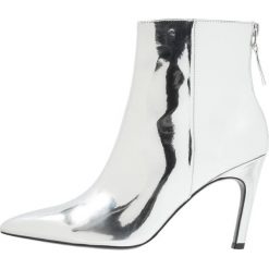 Steve Madden SHINE Botki na obcasie silver. Szare botki damskie na obcasie marki Steve Madden, z materiału. Za 509,00 zł.