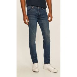 Wrangler - Jeansy Larston. Niebieskie jeansy męskie Wrangler, bez wzorów. W wyprzedaży za 239,90 zł.