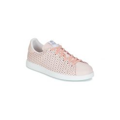 Buty Victoria DEPORTIVO PIEL PERFORADO. Różowe trampki i tenisówki damskie Victoria, bez wzorów, bez zapięcia. Za 299,00 zł.