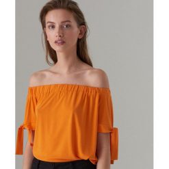 Bluzka hiszpanka z wiązaniem - Pomarańczo. Szare bluzki damskie Mohito, s, bez wzorów, bez kołnierzyka, bez rękawów. Za 59,99 zł.