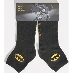 Skarpetki Batman - Czarny. Czarne skarpetki damskie marki Sinsay, z motywem z bajki. Za 9,99 zł.