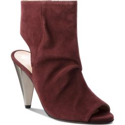 Sandały SOLO FEMME - 26417-56-F48/000-07-00 Bordo. Czerwone klapki damskie Solo Femme, bez wzorów, ze skóry, bez obcasa, na obcasie. W wyprzedaży za 259,00 zł.