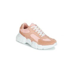Buty Yurban JILIBELLE. Różowe trampki i tenisówki damskie Yurban, bez wzorów, bez zapięcia. Za 221,40 zł.