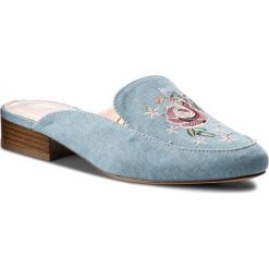 Klapki JENNY FAIRY - LS4414-08 Jeansowy. Niebieskie klapki damskie Jenny Fairy, z aplikacjami, z jeansu, bez obcasa, na obcasie. W wyprzedaży za 39,99 zł.