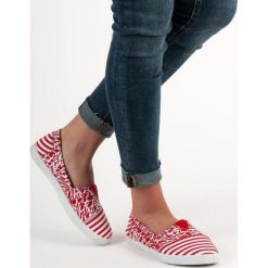 SLIPONY ZE WZOREM. Czerwone trampki i tenisówki damskie SWEET SHOES, bez wzorów, bez zapięcia. Za 32,90 zł.