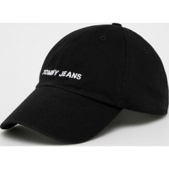 Tommy Jeans - Czapka. Białe czapki męskie Tommy Jeans, bez wzorów, z bawełny. W wyprzedaży za 99,90 zł.
