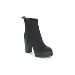 Botki G-Star Raw RACKAM HEEL BOOT. Czarne botki damskie G-Star RAW, retro, bez obcasa, bez zapięcia. W wyprzedaży za 671,20 zł.