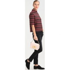 Swetry klasyczne damskie: one more story Sweter beet red multi color