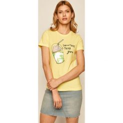 Only - T-shirt. Żółte bluzki damskie ONLY, s, z aplikacjami, z bawełny, z okrągłym kołnierzem. Za 69,90 zł.