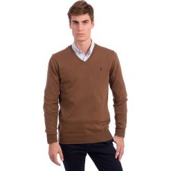 Swetry klasyczne męskie: Sweter w kolorze jasnobrązowym
