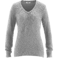 Sweter z przędzy z długim włosem, z dekoltem w serek bonprix matowy srebrny. Szare swetry klasyczne damskie bonprix, z dekoltem w serek. Za 49,99 zł.