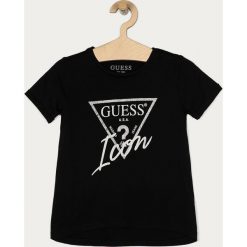 Guess Jeans - T-shirt dziecięcy 116-175 cm. Czarne bluzki dziewczęce Guess Jeans, z nadrukiem, z bawełny, z okrągłym kołnierzem, z krótkim rękawem, krótkie, bez kaptura. Za 99,90 zł.