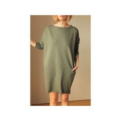 Sukienka dresowa oversize Khaki. Szare sukienki damskie One mug a day, s, bez wzorów, z elastanu, bez kołnierzyka, bez rękawów, oversize. Za 169,00 zł.