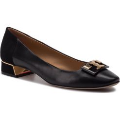 Półbuty TORY BURCH - Gigi 22Mm Round Toe Flat 58320 Perfect Black 004. Czarne półbuty damskie Tory Burch, bez wzorów, ze skóry, bez obcasa, na obcasie, bez zapięcia. W wyprzedaży za 739,00 zł.