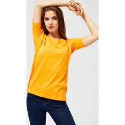 Bluzka basic. Pomarańczowe bluzki damskie Moodo, xs, bez wzorów, bez kołnierzyka, bez rękawów. Za 7,99 zł.