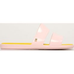 Melissa - Klapki Color Pop. Różowe klapki damskie Melissa, bez wzorów, z gumy, bez obcasa, na obcasie. W wyprzedaży za 169,90 zł.