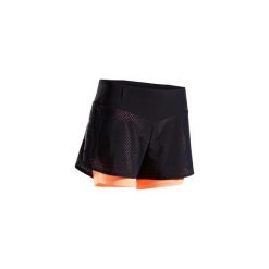 Spodenki Do Biegania Z Krótkimi Legginsami Damskie 2 W 1 Kiprun Czarno-Koralowe. Czarne spodenki sportowe damskie KALENJI, s, bez wzorów, z elastanu, krótkie, do biegania. Za 79,99 zł.