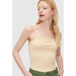 Top basic - Kremowy. Białe topy damskie Cropp, xl, bez wzorów, bez kołnierzyka. Za 25,99 zł.