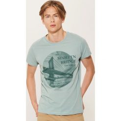 T-shirt z fotonadrukiem - Zielony. Zielone t-shirty męskie House, s, bez wzorów, bez kołnierzyka. Za 39,99 zł.