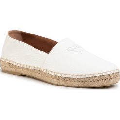 Espadryle EMPORIO ARMANI - X3S026 XF443 00001 Bianco. Białe espadryle damskie Emporio Armani, bez wzorów, ze skóry, bez obcasa, na płaskiej podeszwie. Za 889,00 zł.