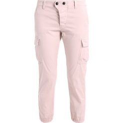 Replay PANTS Spodnie materiałowe sand. Szare spodnie damskie Replay, bez wzorów, z elastanu. W wyprzedaży za 363,35 zł.
