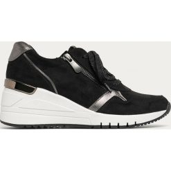 Marco Tozzi - Buty. Czarne koturny damskie Marco Tozzi, z okrągłym noskiem, bez obcasa, na obcasie, na sznurówki. Za 249,90 zł.