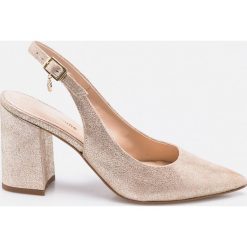 Solo Femme - Sandały. Żółte klapki damskie marki Solo Femme, bez wzorów, ze skóry, bez obcasa, na obcasie. W wyprzedaży za 219,90 zł.