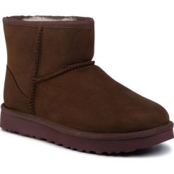 Buty UGG - W Classic Mini Leather 1016558 Che. Pomarańczowe kozaki damskie Ugg, na zimę, z wełny. W wyprzedaży za 719,00 zł.