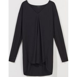 Elegancka tunika z dłuższym tyłem -. Tuniki damskie Mohito, s, bez wzorów, eleganckie, bez kołnierzyka, bez rękawów. Za 89,99 zł.