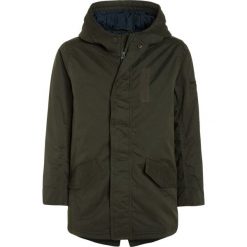 Abercrombie & Fitch FASHION Parka olive. Zielone kurtki dziewczęce marki Abercrombie & Fitch, z bawełny. W wyprzedaży za 295,20 zł.