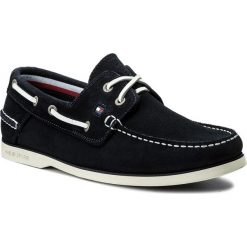 Mokasyny TOMMY HILFIGER - Classic Suede Boatshoe FM0FM00587 Midnight 403. Niebieskie mokasyny męskie TOMMY HILFIGER, ze skóry, klasyczne. W wyprzedaży za 269,00 zł.