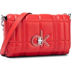 Torebka CALVIN KLEIN - Re-Lock Sml Flap Xbody Q 60K605835 XA8. Czerwone listonoszki damskie Calvin Klein, na co dzień, bez wzorów, ze skóry ekologicznej, bez dodatków. W wyprzedaży za 409,00 zł.