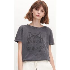 T-shirt z dzianiny z efektem sprania -. T-shirty damskie Reserved, s, bez wzorów, z dzianiny, bez kołnierzyka. Za 39,99 zł.