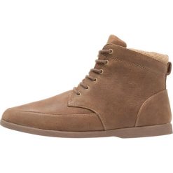 Buty zimowe męskie: Clae HAMILTON Botki sznurowane light brown