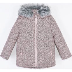 Coccodrillo - Kurtka dziecięca 92-122 cm. Różowe kurtki dziewczęce COCCODRILLO, bez wzorów, z tkaniny, długie, z kapturem. Za 189,90 zł.