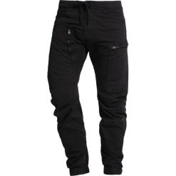 GStar POWEL QANE 3D TAPERED CUFFED Bojówki dark black. Czarne bojówki męskie G-Star, z bawełny. Za 559,00 zł.
