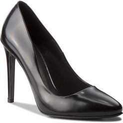 Szpilki SIMPLE - Melania DCG800-T44-VF00-9900-0 99. Czarne szpilki ze skóry licowej Simple, bez wzorów, eleganckie, bez obcasa, na obcasie, bez zapięcia. W wyprzedaży za 249,00 zł.