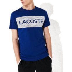 LACOSTE SPORT PRINTED BREATHABLE T-SHIRT > TH4865-EMJ. Koszulki męskie Lacoste, xl, z nadrukiem, z bawełny, klasyczne, bez kołnierzyka, z krótkim rękawem, krótkie. W wyprzedaży za 169,99 zł.