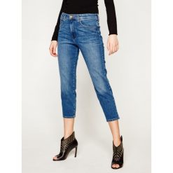 Jeansy Boyfriend Wrangler Boyfriend W251VG081. Niebieskie jeansy damskie Wrangler. W wyprzedaży za 259,00 zł.