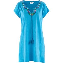 Sukienka z dżerseju z fantazyjnej przędzy bonprix turkusowy. Niebieskie sukienki damskie bonprix, na lato, z haftami, z dżerseju, bez kołnierzyka, bez rękawów. Za 54,99 zł.